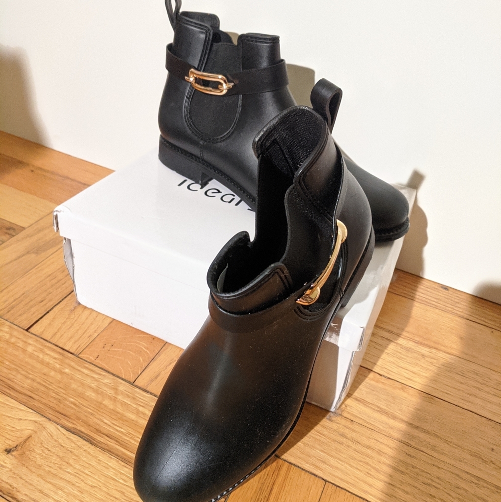 Italian rainboots ankle boots with buckle